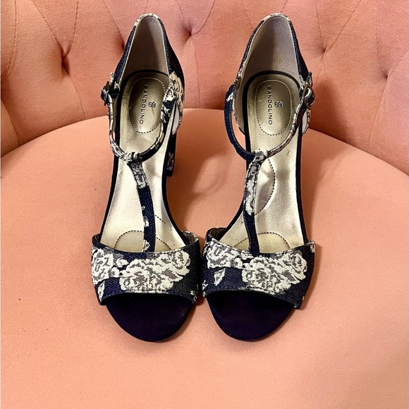 Bandolino Floral Denim Block T Strap Heels NWOT Size 9 - Picture 2 of 3